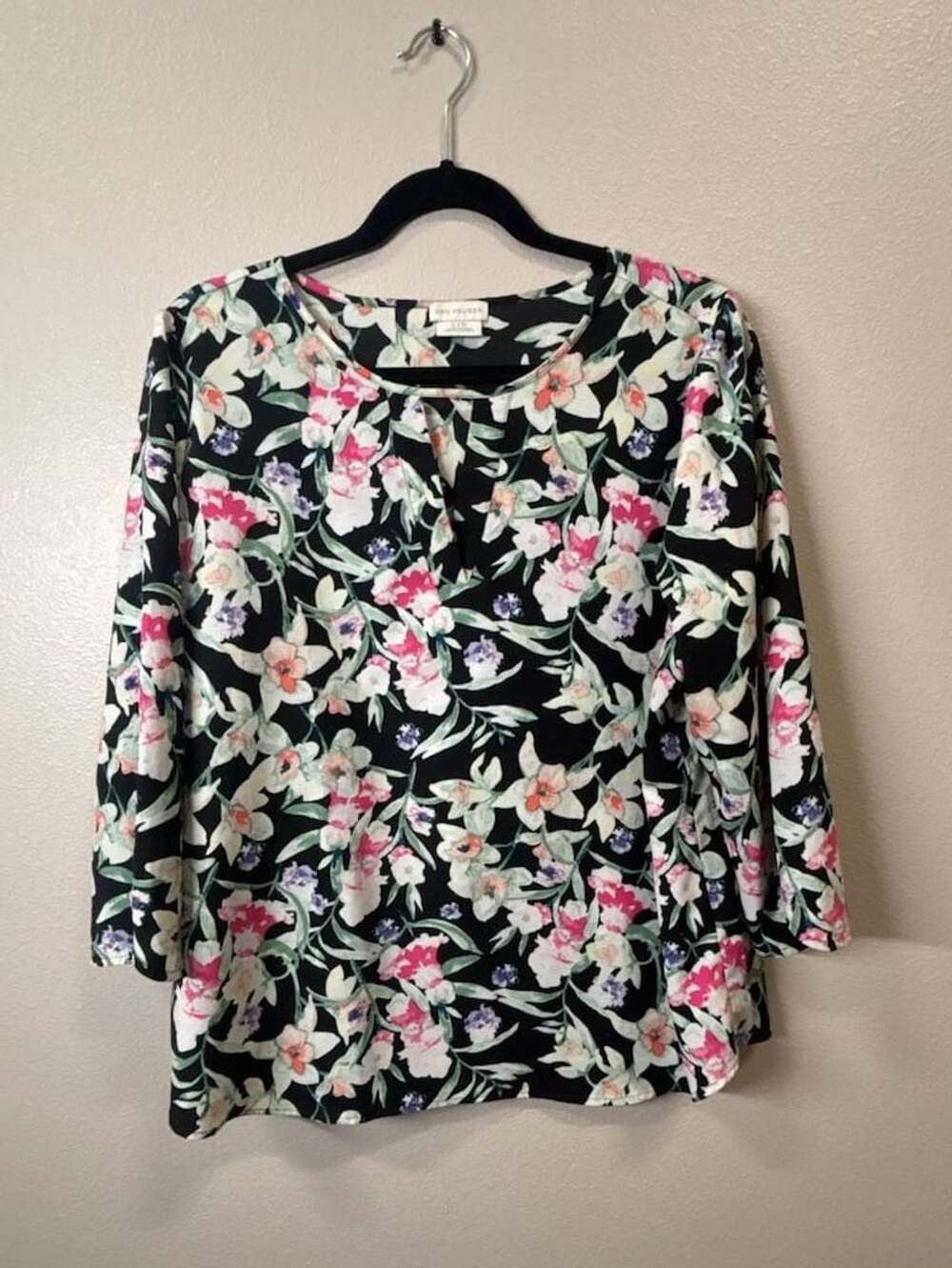 Van Heusen Blouse Size L Black Floral 3/4 Sleeve V-Neck